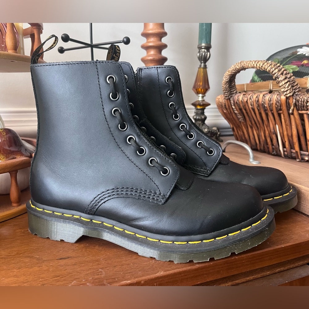 Doc Martens 1460 Women's Pascal Nappa Zipper Boots Size 9
